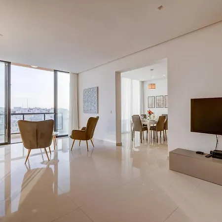 Stunning 3bed With Views By Homely *