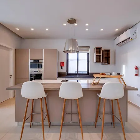 Stunning 3bed With Views By Homely