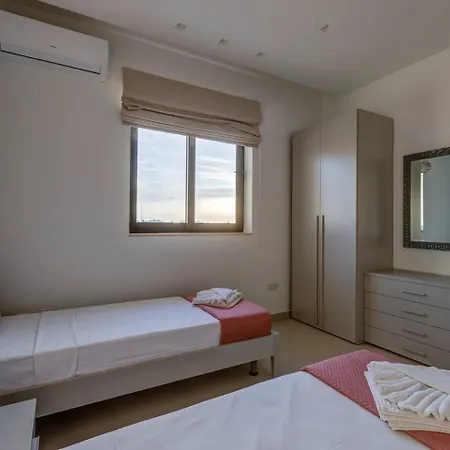 Stunning 3bed With Views By Homely Apartment
