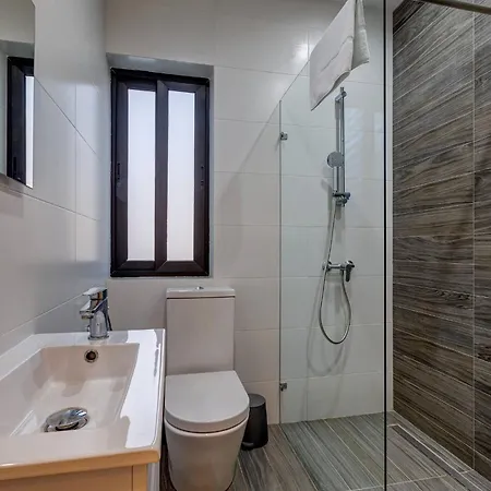 Stunning 3bed With Views By Homely *