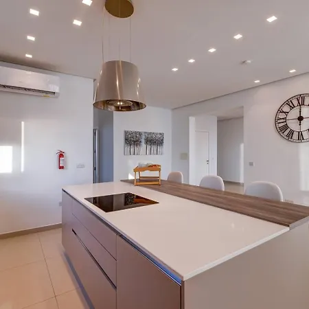 Stunning 3bed With Views By Homely Mellieha