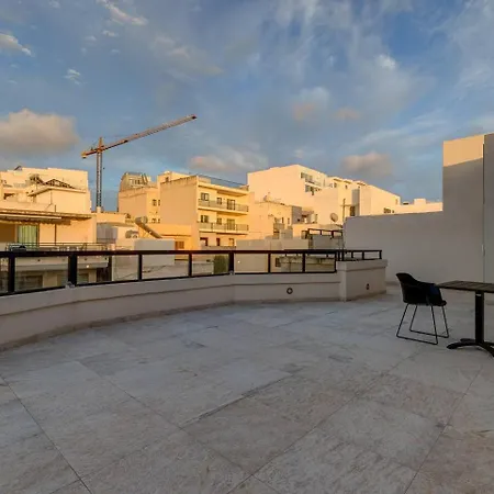 Stunning 3bed With Views By Homely Διαμέρισμα