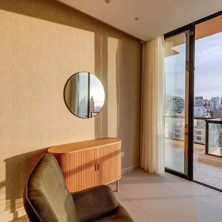 Διαμέρισμα Stunning 3bed With Views By Homely *