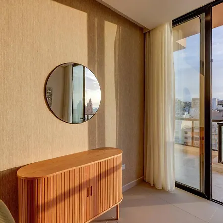 Stunning 3bed With Views By Homely Apartamento