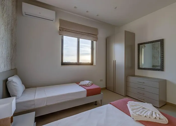 Stunning 3bed With Views By Homely Apartament