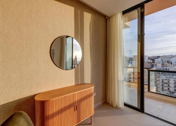 Stunning 3bed With Views By Homely Apartament