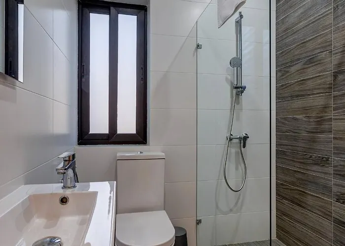 Stunning 3bed With Views By Homely *